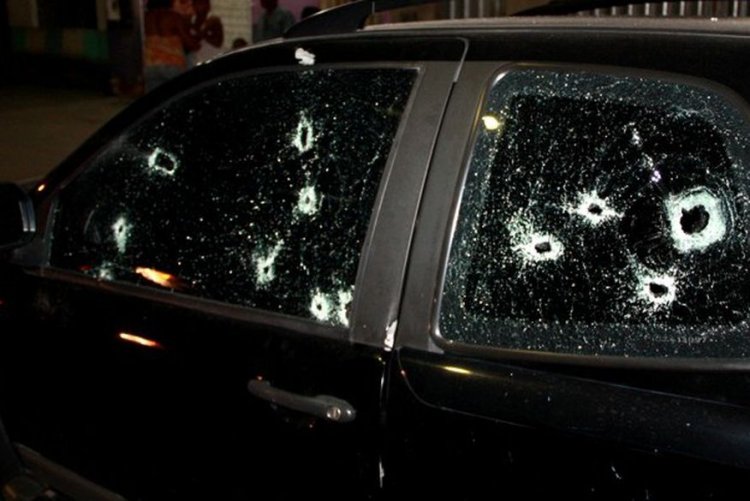 Carro de Candidato a Deputado é alvejado na Baixada Fluminense